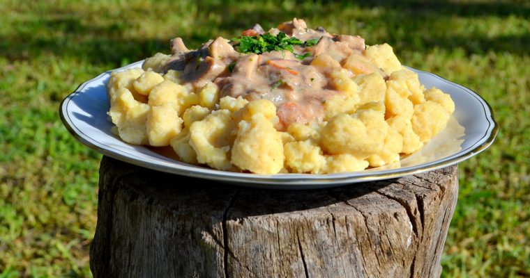 Gluténmentes Nokedli „Tejszínes” Gombapörkölttel